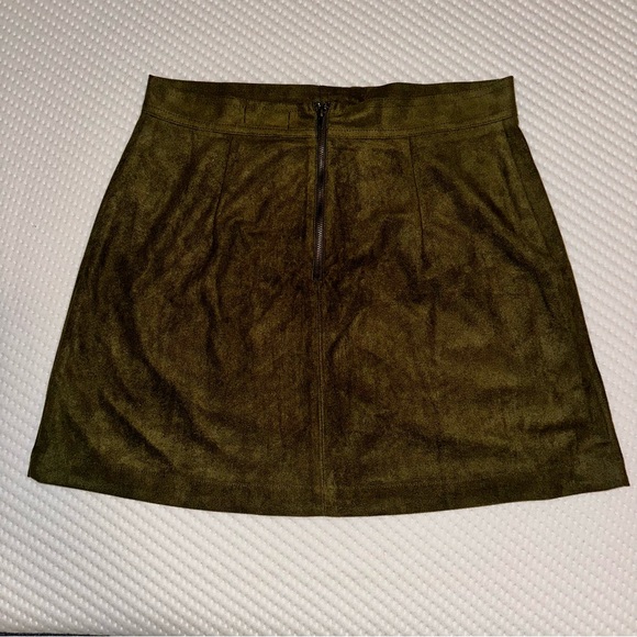 NWT Suede Olive Mini Skirt - Picture 3 of 3